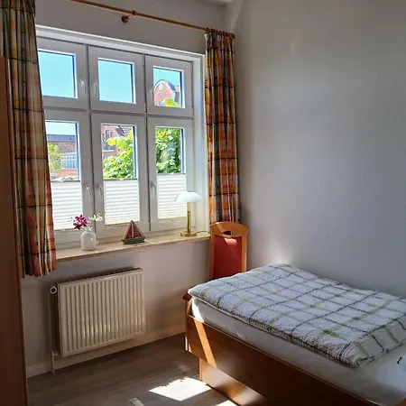 Gaestehaus-gorch-fock-wohnung-6-mit-direktem-meerblick *